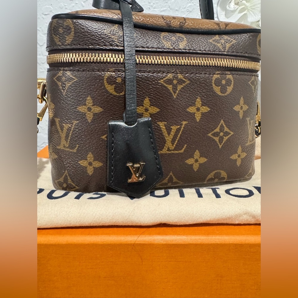 Louis Vuitton Reverse Monogram Vanity PM - Picture 6 of 14